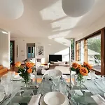 Mara - By Myhomeincomo Villa